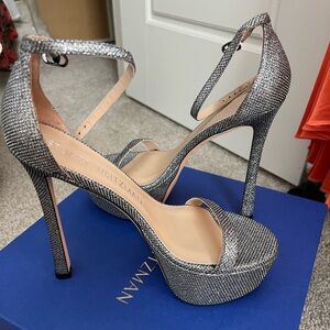 Stuart Weitzman - Nudistcurve Hollywood Sandal In
Gunmetal